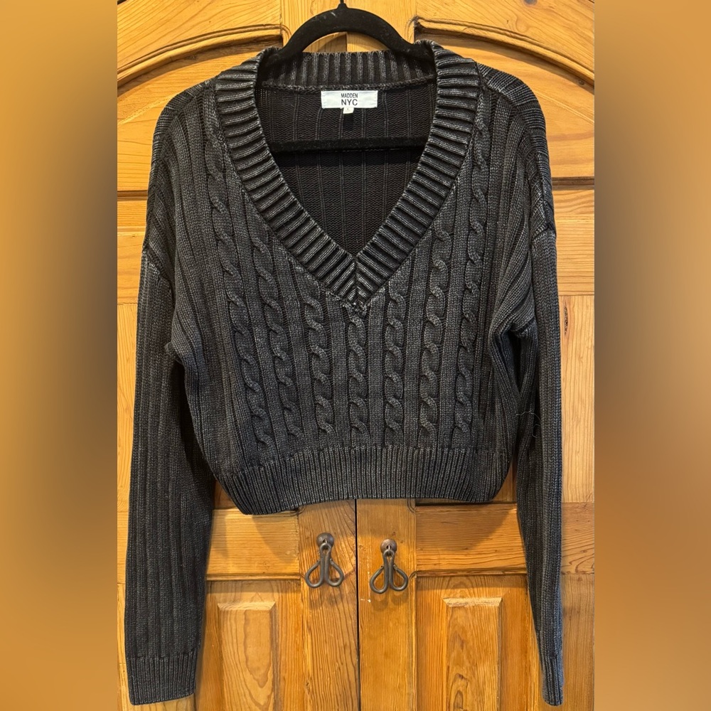 Women’s Faded Black Cropped V Neck Madden NYC Sweater, size Large